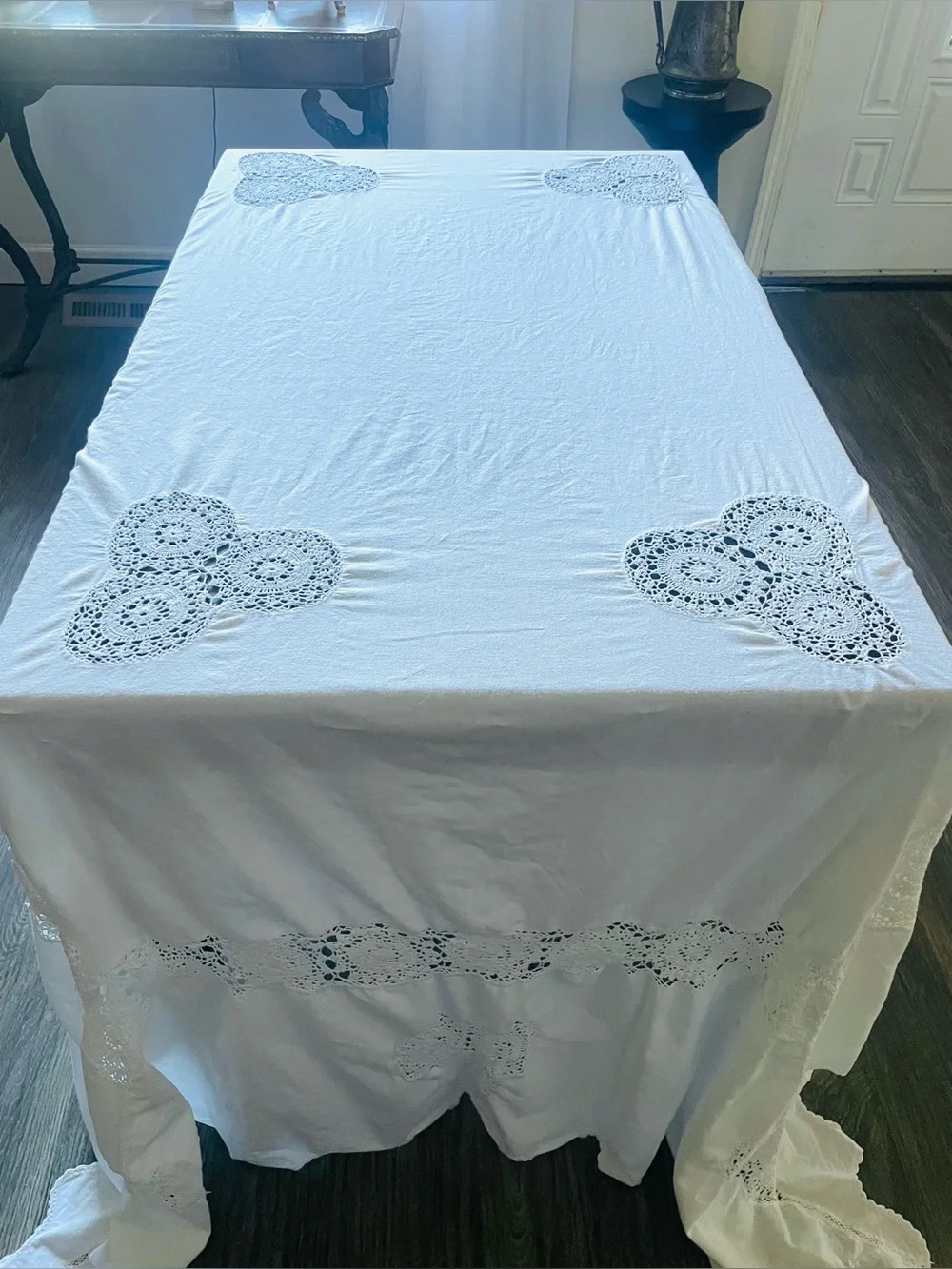 Vintage Tablecloth w Crochet Inserts & Trim White Cotton 68x100